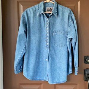 Size L Misses, SILVERTAB Levi’s Denim L/S Shirt.